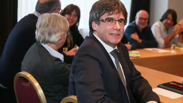 epa06498007 Ousted Catalan leader Carles Puigdemont gathers with his parliamentary group for a working session at President Park Hotel in Brussels, Belgium, 05 February 2018.  Puidgemont has gathered deputies of his party 'Junts per Catalunya' (lit.: Together for Catalonia') to discuss on how to unprevent him from being elected as Catalan Parliament leader. Spain's Constitutional Court on 27 January 2018 announced that Catalonia's fugitive former regional president Puigdemont must return to Spain if he wants to be elected in the investiture debate, as a preventive turn out to avoid the Catalan Parliament from electing him without being present at the Chamber. The Court also recalled that Puigdemont would need a judicial permission, despite his presence at the Chamber, as there is still a warrant order in force.  EPA/STEPHANIE LECOCQ