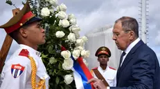epa11166858 Russian Foreign Minister Sergei Lavrov (R) lays a wreath at the memorial to the National Hero of Cuba Jose Marti in Havana, Cuba, 19 February 2024.  EPA/OMARA GARCIA MEDEROS / EDITORIAL USE ONLY/ NO SALES/ ONLY AVAILABLE TO ILLUSTRATE THE ACCOMPANYING NEWS (MANDATORY CREDIT )