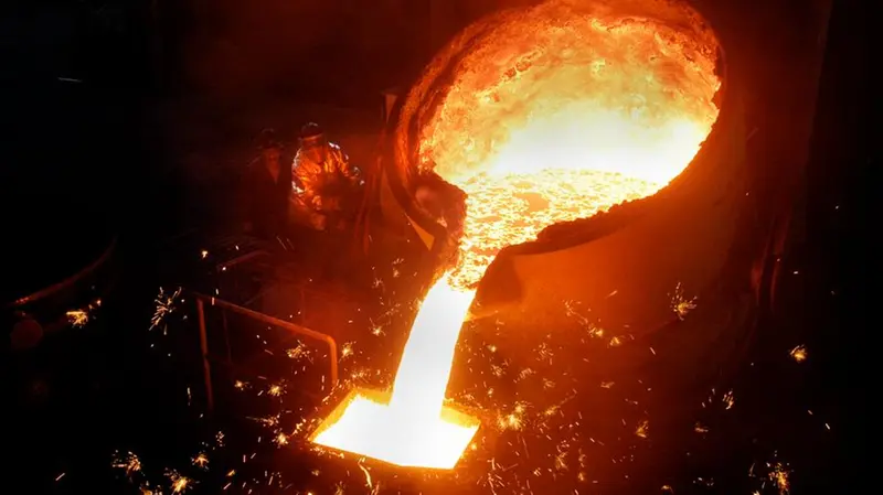 Colata in un'azienda siderurgica - © www.giornaledibrescia.it