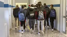 Ragazzi delle superiori a scuola (foto d'archivio) - © www.giornaledibrescia.it
