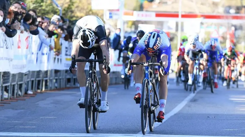 San Geo 2022, il successo allo sprint di Zambelli (a destra) - Foto Rodella © riproduzione riservata