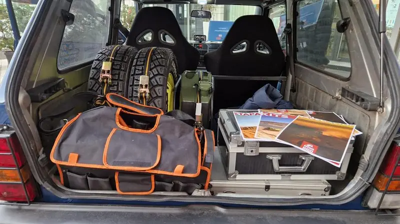 Nel baule pezzi di ricambio e attrezzi - © www.giornaledibrescia.it