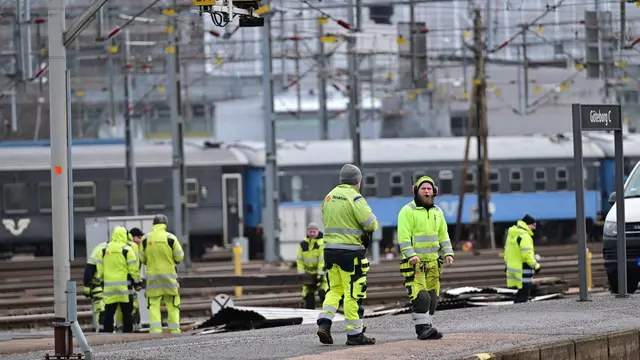 epa11174374 Emergency services clear a platform of debris as train departures in the region have been canceled and all tracks at Gothenburg's central station are without power after a piece of roof was blown off and obstructed power lines, Gothenburg, Sweden, 23 February 2024. Stormy weather has moved in over western Sweden and the Swedish Meteorological and Hydrological Institute has issued several warnings for further strong winds this weekend. EPA/Björn Larsson Rosvall/TT SWEDEN OUT