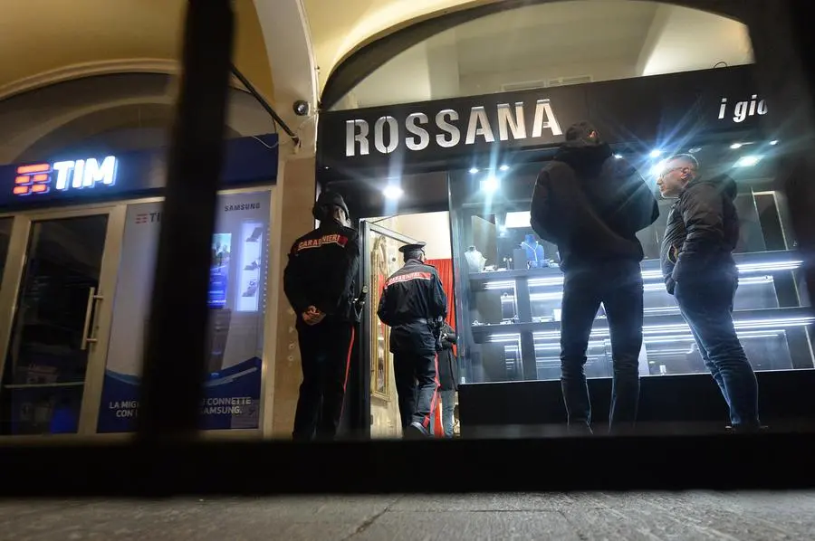 Rapina in una gioielleria in pieno centro a Brescia
