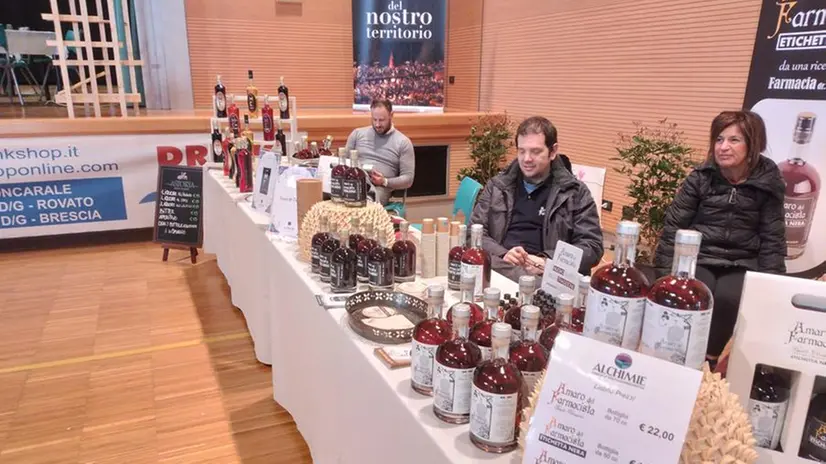«Alchimie: gli artifici del gusto racchiusi nella magia delle erbe» al teatro Sicomoro di Montirone