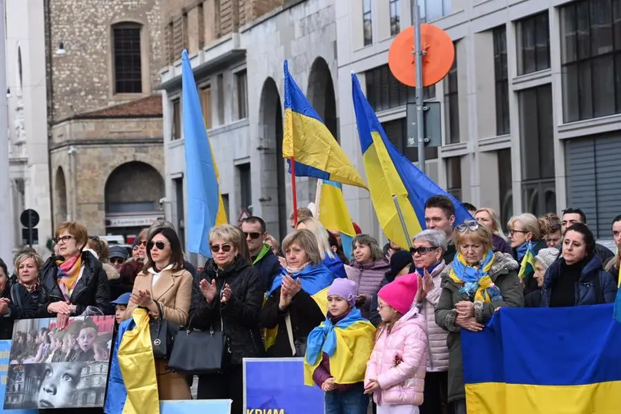 Ucraini in piazza Mercato per i due anni di guerra