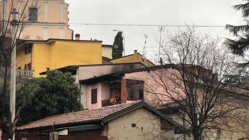Incendio del tetto a Capriano del Colle