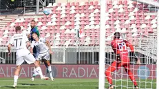 Il gol di La Mantia durante FeralpiSalò-Spezia lo scorso settembre - Foto New Reporter Comincini © www.giornaledibrescia.it