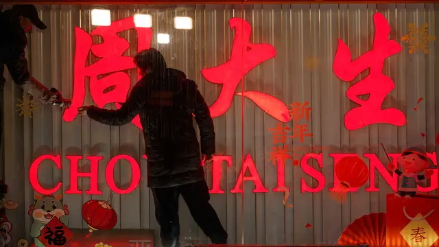 epa11173973 A person decorates a shop window in Shanghai, China, 22 February 2024 (Issued 23 February 2024). China's National Bureau of Statistics reported that new home prices in China decreased by 0.7 percent year-on-year in January 2024, which is a steeper decline than the 0.4 percent fall in the previous month. It marks the seventh consecutive month of decline and the sharpest drop since March 2023. Despite Beijing's efforts to mitigate the impact of the prolonged property downturn and fragile economic recovery, the decline continues. The rate of decline in prices was more pronounced in Shenzhen (-4.1 percent compared to -3.6 percent in December) and Guangzhou (-3.6 percent compared to -3.0 percent), while it moderated in Beijing (1.3 percent compared to 1.7 percent), Chongqing (2.0 percent compared to 2.0 percent), Shanghai (4.2 percent compared to 4.5 percent), and Tianjin (2.1 percent compared to 2.3 percent). Additionally, new home prices fell by 0.3 percent in January, after a 0.4 percent decrease in December, which was the deepest fall since February 2015. EPA/ALEX PLAVEVSKI