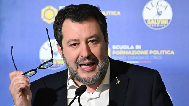 Il leader della Lega, Matteo Salvini, nel corso del suo intervento alla scuola di formazione politica della Lega. Roma, 25 febbraio 2024. ANSA/CLAUDIO PERI
