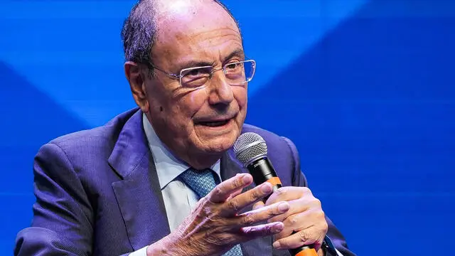 Il presidente della regione Sicilia Renato Schifani nel corso del convegno di Forza Italia, Un futuro di Libertà. Napoli 30 Settembre 2023. ANSA/CESARE ABBATE