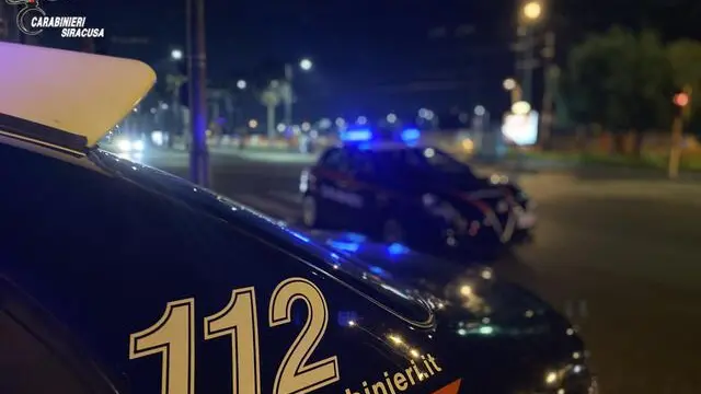 Carabinieri Siracusa, pattuglia nucleo Radiomobile di notte