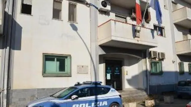 L'ingresso del Commissariato di Polizia di Gioia Tauro.