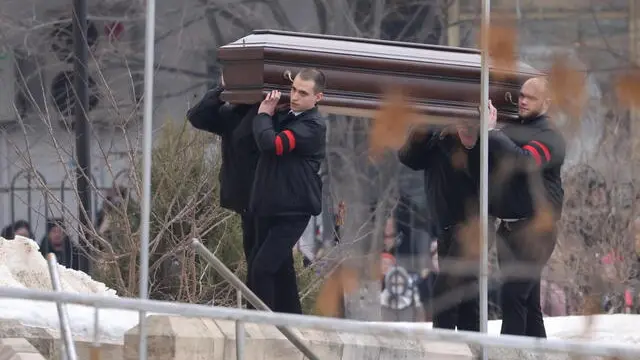 epa11190433 Funeral service workers bring the coffin of late Russian opposition leader Alexei Navalny inside the Church of the Icon of the Mother of God, during his funerals in Moscow, Russia, 01 March 2024. Outspoken Kremlin critic Navalny died aged 47 in an arctic penal colony on 16 February 2024 after being transferred there in 2023. The colony is considered to be one of the worldâ€™s harshest prisons. EPA/SERGEI ILNITSKY