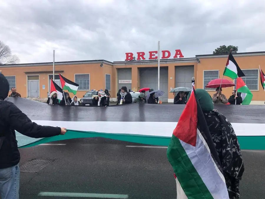 La manifestazione pro Palestina in via Lunga