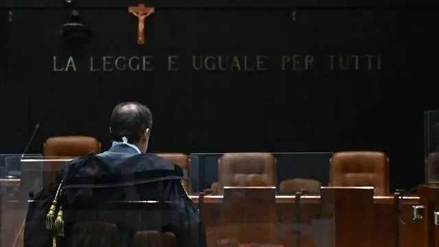 Filippo Giribaldi dopo la lettura della sentenza di condanna a 18 anni della Corte d'assise, nel processo al portuale che il 25 aprile scorso uccise l'ex militante di CasaPound Manuel Di Palo, per questioni di droga e gelosia. Genova, 30 novembre 2023. ANSA/LUCA ZENNARO (aula di giustizia, processo, avvocato, la legge e' uguale per tutti)