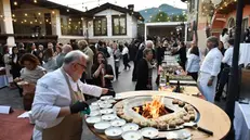 Una delle serate di Chefs for Life della scorsa stagione all’Antica Cascina San Zago, a Salò - © www.giornaledibrescia.it