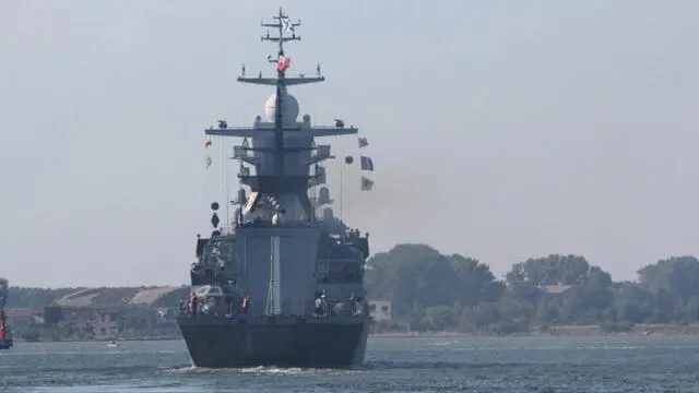 epa06210962 A handout photo made available by Russian Defense Ministry on 17 September 2017 shows an unidentified Russian warship as it departs for a joint Russian-Belarusian strategic military exercise 'Zapad 2017' in Baltiysk, Kaliningrad region, Russia, 16 September 2017. Up to 13 thousand military servicemen take part in the drill, 10 war ships, 250 tanks, 200 cannons and 70 combat aircrafts and helicopters. The drill are taking place from 14 to 20 September in Belarus and three military training grounds in Russia. EPA/RUSSIAN DEFENSE MINISTRY HANDOUT EDITORIAL USE ONLY HANDOUT EDITORIAL USE ONLY/NO SALES