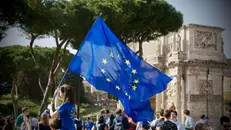 Manifestazione a sostegno dell'Europa - © www.giornaledibrescia.it