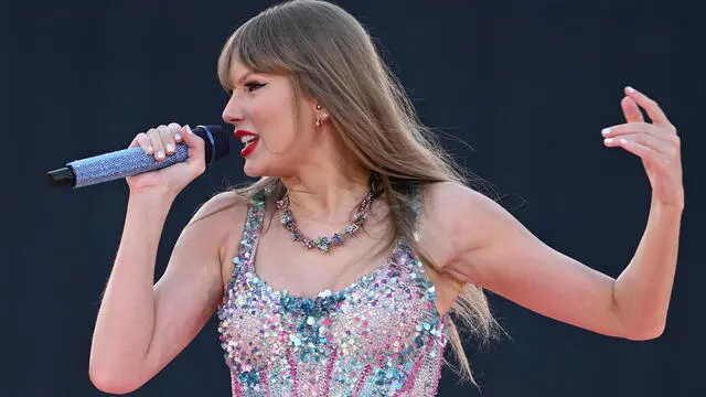 epa11159751 American singer songwriter Taylor Swift performS during the first night of The Eras Tour in Australia at the Melbourne Cricket Ground, Melbourne, Australia, 16 February 2024. Taylor Swift's Eras Tour has descended on Melbourne, with the pop megastar expected to perform in front of the biggest crowds of her career so far. EPA/JOEL CARRETT EDITORIAL USE ONLY, NO COMMERCIAL USE, NO PUBLICATION COVERS, AUSTRALIA AND NEW ZEALAND OUT EDITORIAL USE ONLY/NO SALES EDITORIAL USE ONLY/NO SALES EDITORIAL USE ONLY/NO SALES