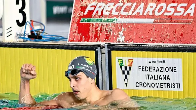 Michele Lamberti vince i 50 dorso agli Assoluti primaverili di Riccione