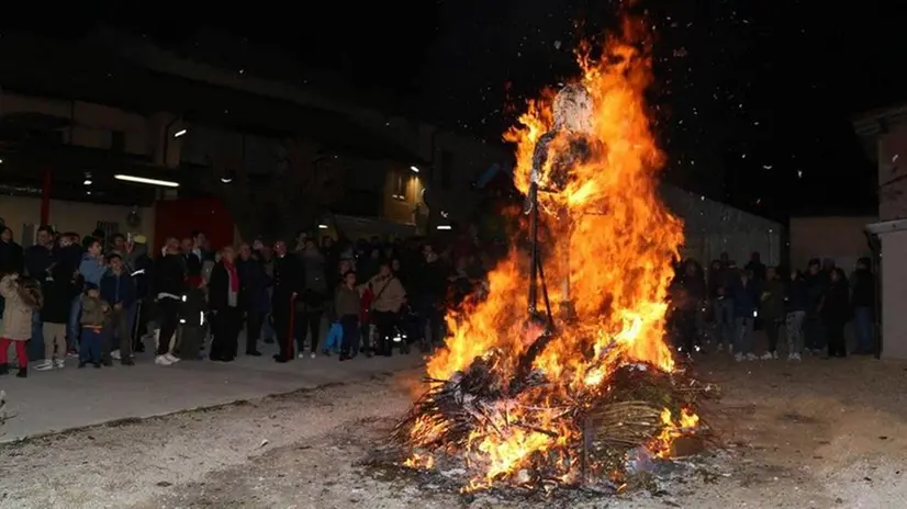 Un rogo della vecchia