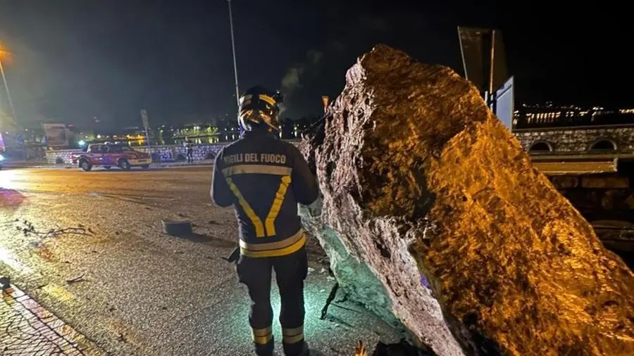 Frana sulla Gardesana a Riva: strada chiusa in entrambe le direzioni ...