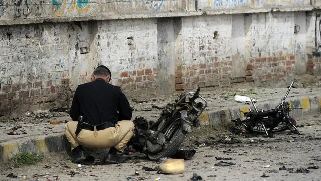 epa11210490 A Pakistani security official inspects the scene of a blast on a roadside in Peshawar, Pakistan, 10 March 2024. According to the police, two individuals have lost their lives in a blast that occurred in Peshawar. The explosion, which took place near the Board Bazaar area, also left one person injured, who has since been hospitalized at Khyber Teaching Hospital. Peshawar, serving as the capital of Khyber Pakhtunkhwa province, witnessed this tragic incident, highlighting ongoing security concerns in the region. EPA/ARSHAD ARBAB
