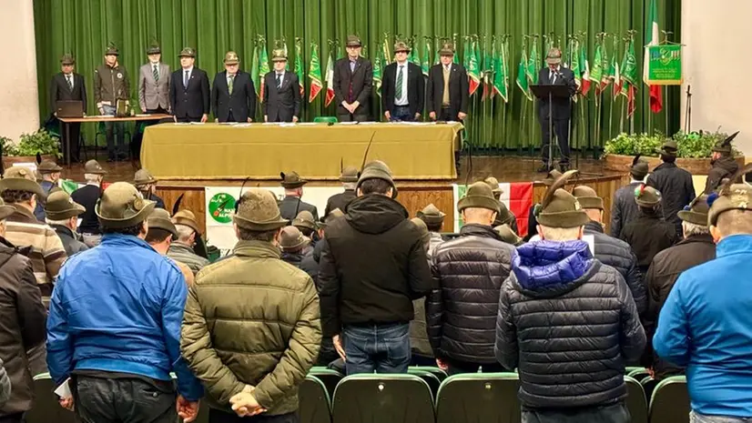 L'assemblea della sezione Alpini Monte Suello