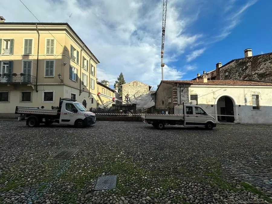Un ponteggio è caduto nei pressi del Foro Romano a Brescia