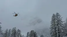E' morto lo sciatore freerider straniero caduto nel primo pomeriggio da un salto di roccia a Courmayeur (Aosta). L'incidente è avvenuto mentre affrontava una discesa in fuoripista nella zona della seggiovia Zerotta, 26 Febbraio 2024. ANSA/US SOCCORSO ALPINO VALDOSTANO