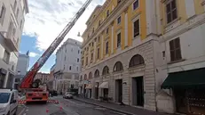 Vigili del fuoco al lavoro in via IV Novembre a Brescia