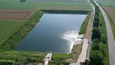 Un invaso per acqua da utilizzare per l'irrigazione dei campi