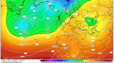 Una mappa meteorologica mostra l'alta pressione prevista in questi giorni - Fonte www.wetterzentrale.de