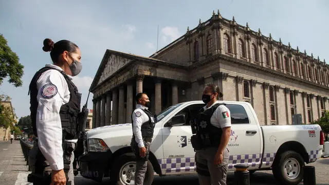 epa08751170 Members of the Division of Specialized in Attention to Violence against Women (DEAVIM) prepare prior to their tour through the streets of the city of Guadalajara, Jalisco state, Mexico, 16 October 2020. From 16 October family violence and sexual abuse are coming under the purview of a new specialized body of 70 police women and men in Guadalajara, Jalisco. EPA/Francisco Guasco