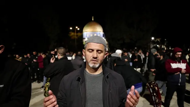epa11215357 Palestinians attend the 'Tarawih' prayer at the al-Aqsa Mosque compound in Jerusalem’s Old City during the first day of the holy fasting month of Ramadan, 11 March 2024. Border Police officers were deployed in the streets of Old Jerusalem and at the gates leading to al-Aqsa Mosque. Most Muslims worldwide are expected to start observing Ramadan fasting and rites related to it on 11 March. The Muslims' holy month of Ramadan is the ninth month in the Islamic calendar and it is believed that the revelation of the first verse in the Koran was during its last 10 nights. It is celebrated yearly by praying during the night time and abstaining from eating, drinking, and sexual acts during the period between sunrise and sunset. It is also a time for socializing, mainly in the evening after breaking the fast and a shift of all activities to late in the day in most countries EPA/JAMAL AWAD