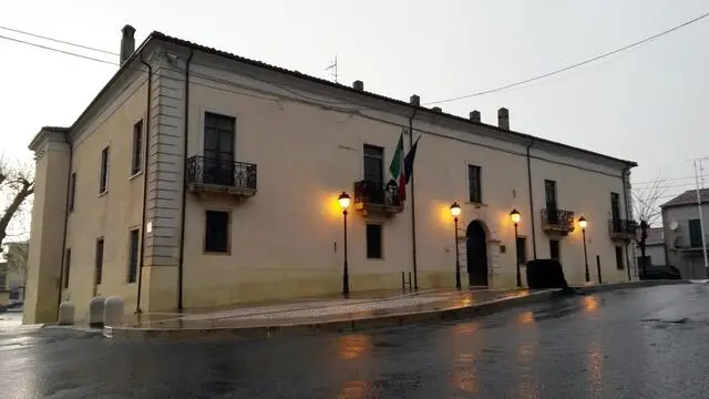 Il Comune di Isola Capo Rizzuto, una delle zone interessate dalla scossa di magnitudo 5.1 che ha interessato la zona jonica tra le province di Catanzaro e Crotone, 5 aprile 2014. ANSA / CLEMENTE ANGOTTI