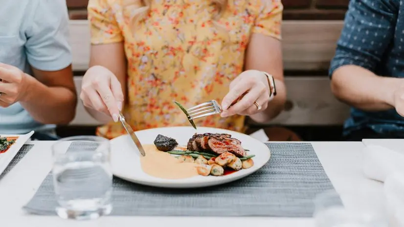 Per chi soffre di disturbi alimentari mangiare in compagnia può essere un incubo