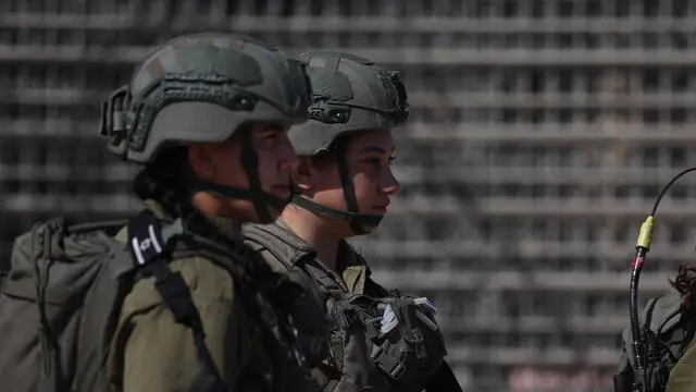 epa11151587 Israeli soldiers on guard at the gate of the Nitzana border crossing between Israel and Egypt, in southern Israel, as protesters attempt to prevent humanitarian aid from reaching the Gaza Strip, 14 February 2024. More than 28,300 Palestinians and over 1,300 Israelis have been killed, according to the Palestinian Health Ministry and the Israel Defense Forces (IDF), since Hamas militants launched an attack against Israel from the Gaza Strip on 07 October 2023, and the Israeli operations in Gaza and the West Bank which followed it. EPA/ATEF SAFADI