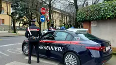 I carabinieri sul luogo dell'aggressione a Chiari
