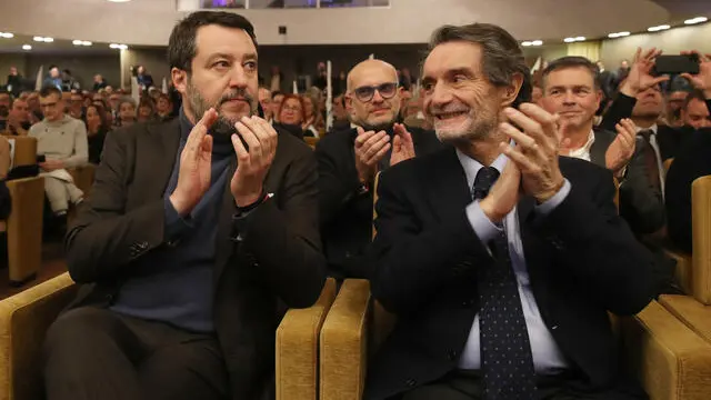 Matteo Salvini e Attilio Fontana durante la chiusura della campagna elettorale per le Regioni della Lega Nord a Brescia, Brescia 10 febbraio 2023. ANSA/FILIPPO VENEZIA