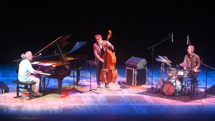 Trionfo Bollani, impressioni di jazz distillate con arte, «anema e core