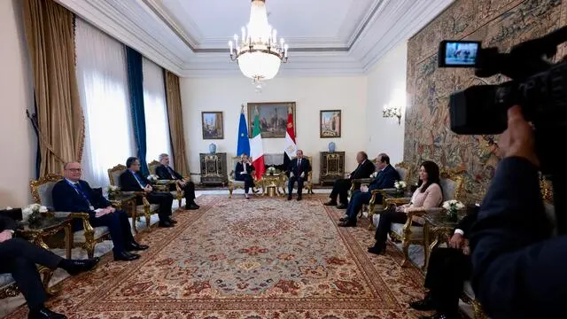 Leader europei al Cairo per il meeting Ue-Egitto con Al-Sisi che porterà ad elevare le relazioni al livello di partenariato globale e strategico, con uno stanziamento totale tra prestiti e sovvenzioni di 7,4 miliardi fino al 2027, 17 marzo 2024. A prendere parte al meeting, la premier Giorgia Meloni, assieme alla presidente della Commissione Ue Ursula von der Leyen, al premier belga Alexander De Croo, quello greco Kyriakos Mitsotakis, al cancelliere austriaco Karl Nehammer e al presidente cipriota, Nikos Christodoulidis. ANSA/ US/ PALAZZO CHIGI/ FILIPPO ATTILI +++ ANSA PROVIDES ACCESS TO THIS HANDOUT PHOTO TO BE USED SOLELY TO ILLUSTRATE NEWS REPORTING OR COMMENTARY ON THE FACTS OR EVENTS DEPICTED IN THIS IMAGE; NO ARCHIVING; NO LICENSING +++ NPK +++