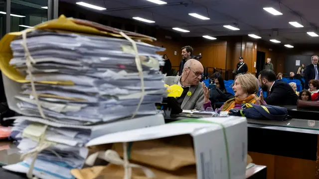 epa11227688 Claudio and Paola, parents of Giulio Regeni, attend a hearing in the trial over the murder of their son in 2016, in Rome, Italy, 18 March 2024. A trial opened on 20 February against four Egyptian intelligence officers accused of the kidnapping, torture and murder of Italian student Giulio Regeni in Cairo in 2016. EPA/MASSIMO PERCOSSI