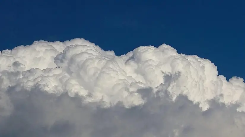 Una nube cumuliforme fotografata a Mompiano - Foto © www.giornaledibrescia.it