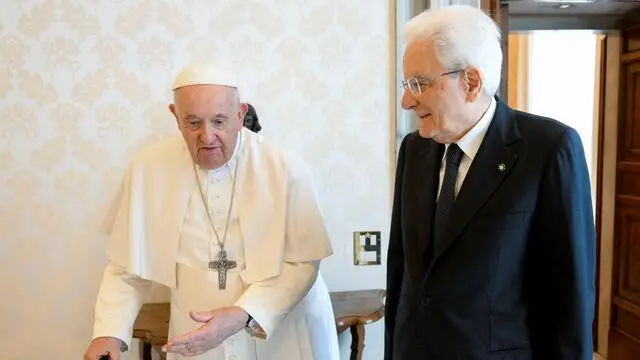 Pope France on Monday presented Italian President Sergio Mattarella with the prestigious Paul VI International Prize, Vatican City, 29 May 2023. "I am pleased, Mr President, to be an instrument of recognition in the name of those, young and not so young, who see you as a maestro," the pope said. "A simple maestro and, above all, a coherent, courteous example of service and responsibility". ANSA/US VATICAN MEDIA +++ NO SALES, EDITORIAL USE ONLY +++ NPK +++