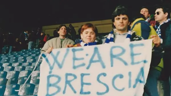 Tifosi del Brescia sugli spalti a Wembley nel 1994 - Foto © www.giornaledibrescia.it