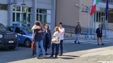 I familiari di Davide Ferrerio si abbracciano dopo la sentenza del gup di Crotone