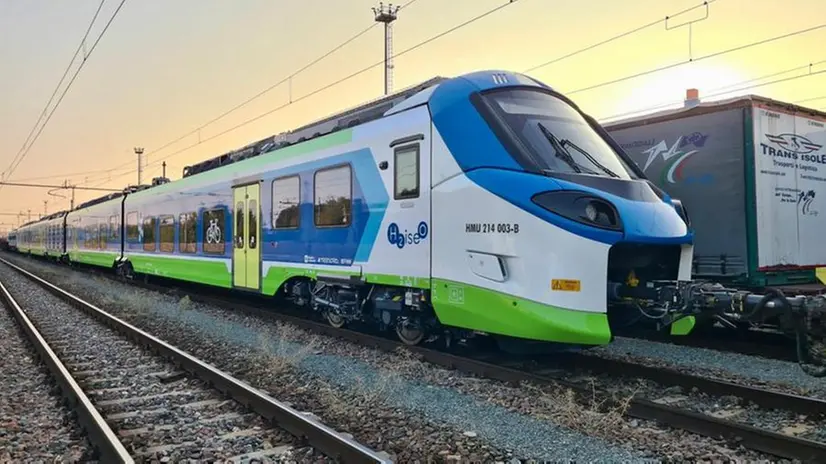 Il primo treno a idrogeno della H2iseO - © www.giornaledibrescia.it