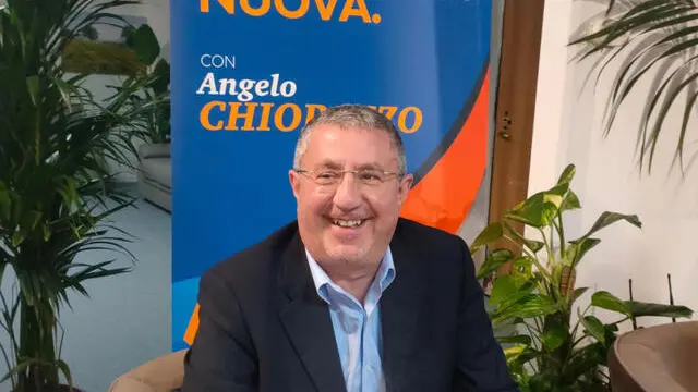 (ANSA) - POTENZA, 12 MAR - "Oggi non c'è nessuna cosa politica": così Angelo Chiorazzo, indicato da Basilicata casa comune come candidato alla presidenza della Regione Basilicata per il centrosinistra, ha risposto ai giornalisti a margine di un'iniziativa sull'8 marzo, organizzata a Potenza, nel suo comitato elettorale. Dopo la risposta ai cronisti, Chiorazzo ha detto che non avrebbe rilasciato altre dichiarazioni politiche. (ANSA).